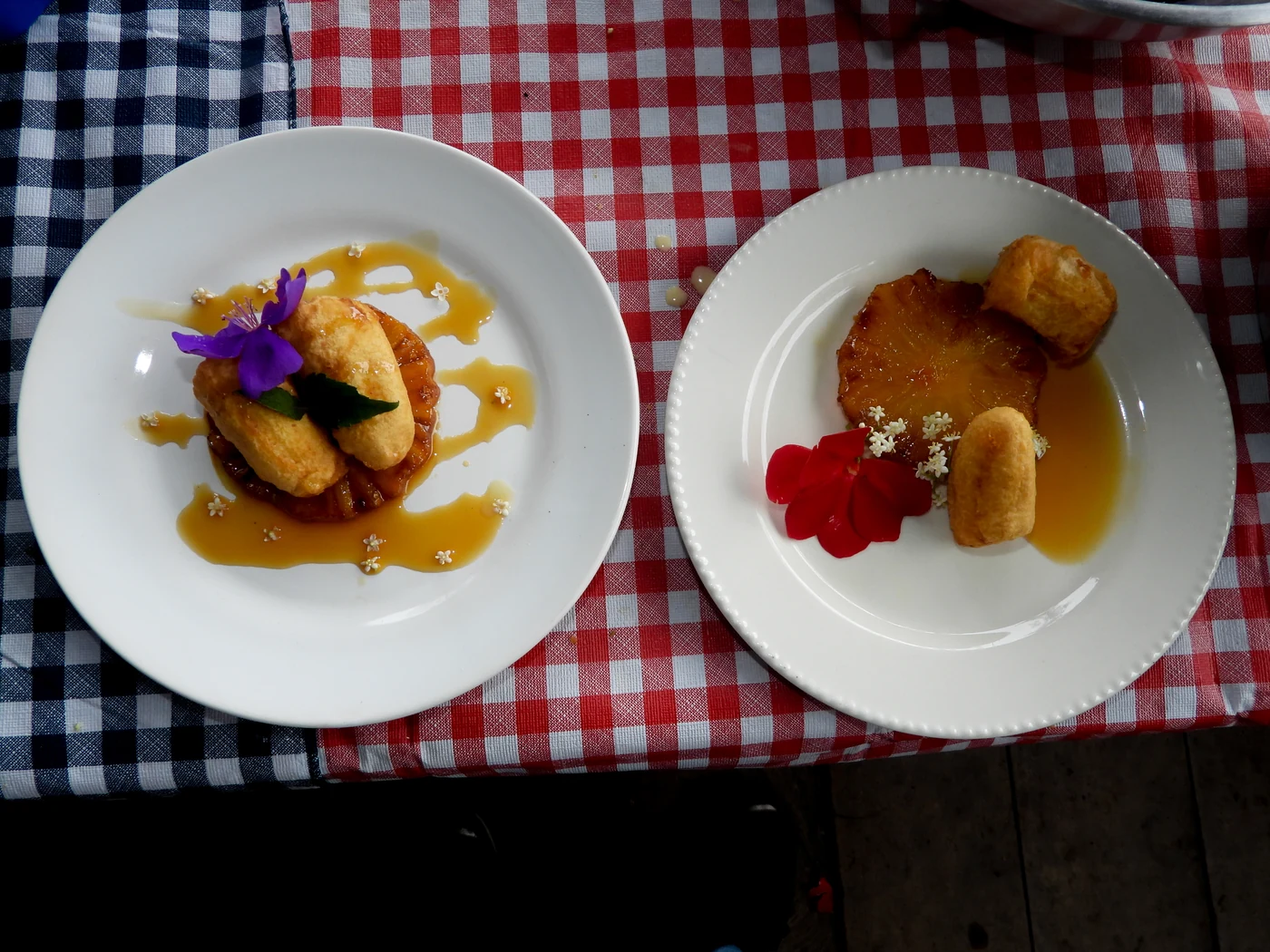 Bananos tempura y piña caramelizada